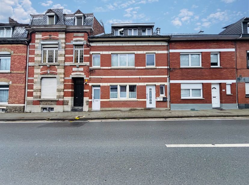 Découvrez sans plus attendre ce superbe immeuble en parfait état, composé de deux appartements spacieux et lumineux, idéalement situé au cœur de Dolha