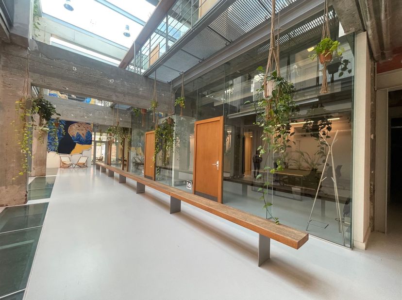 All inclusive co-working kantoorruimtes te huur!<br />
<br />
Ligging: De kantoorruimtes zijn gelegen op toplocatie in Merksem in de Koekenfabriek.<