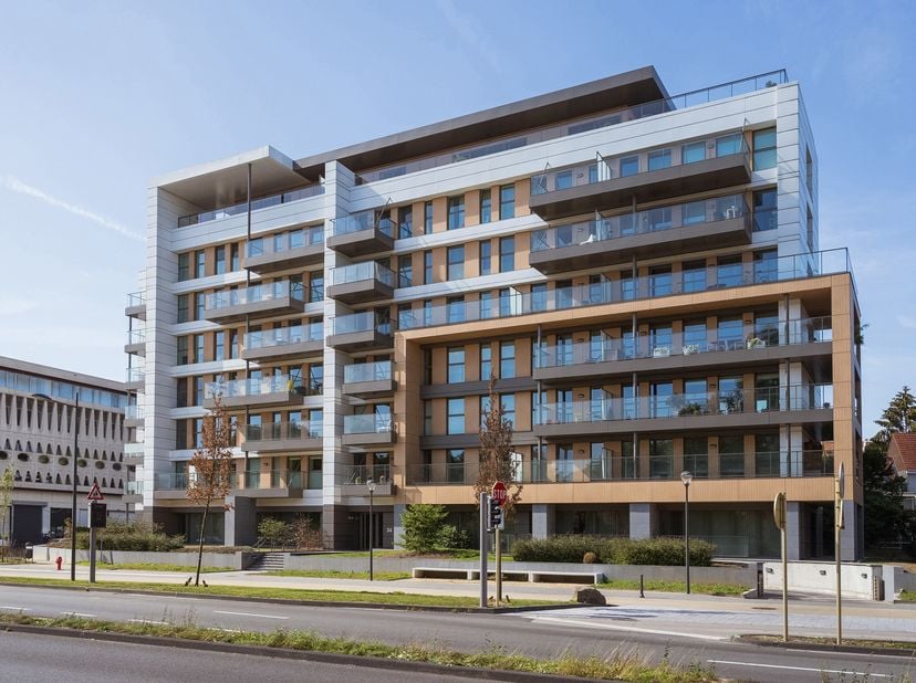WOLUWE-SAINT-PIERRE, op een boogscheut van de Rob Markt en Woluwe Shopping, INTERIEUR PARKEERPLAATS, gelegen onder een recent gebouw. Standplaats nr.