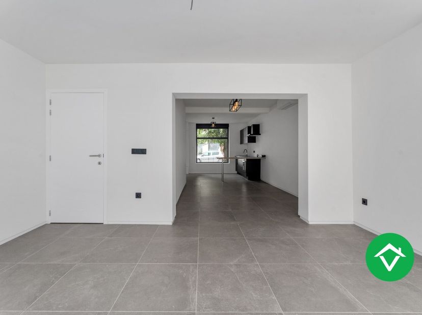 Op wandelafstand van de Grote Markt, Sint-Michielskerk, de winkelstraat, het oud kerkhof vinden we deze karakteristieke, gerenoveerde woning terug. Du