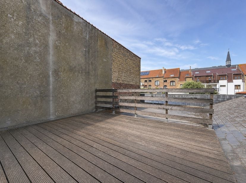 Veelzijdigeinvesteringspand met uitstekende visibiliteit, gelegen op een commerciële topligging in Nieuwpoort-Stad, op wandelafstand van de Grote Mark