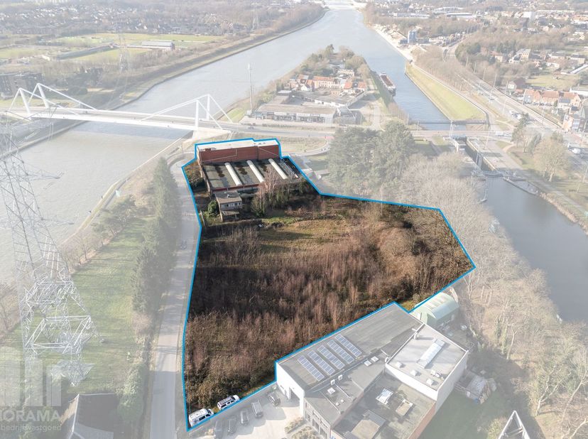 Nieuwbouw bedrijfsgebouw op maat te koop op een perceel van 11.200 m² in Herentals.<br />
Uitzonderlijk gelegen langs het Albertkanaal, op amper 270 m