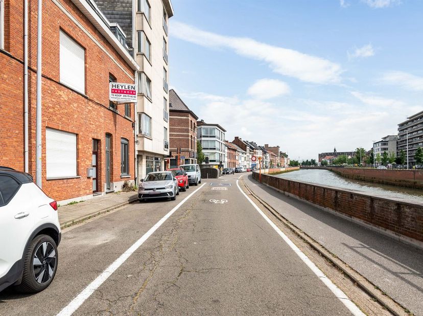 Vous êtes à la recherche d'une maison charmante et prête à être emménagée à Malines, qui combine parfaitement caractère, espace et confort ? Dans ce c