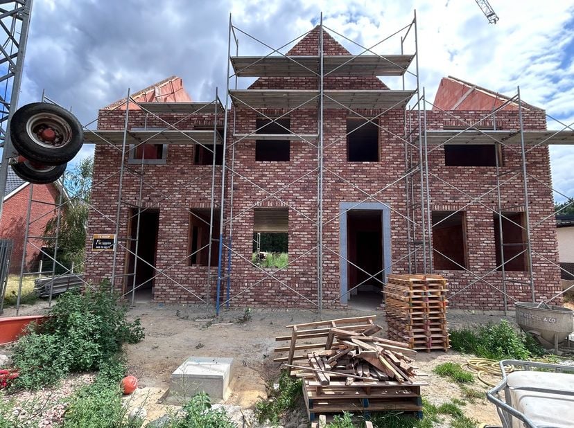 REEDS 50% VERKOCHT! NOG SLECHTS 1 WONING BESCHIKBAAR.<br />
<br />
VOORSTELLING PROJECT:<br />
<br />
Nieuwbouwproject bestaande uit twee energiezuini