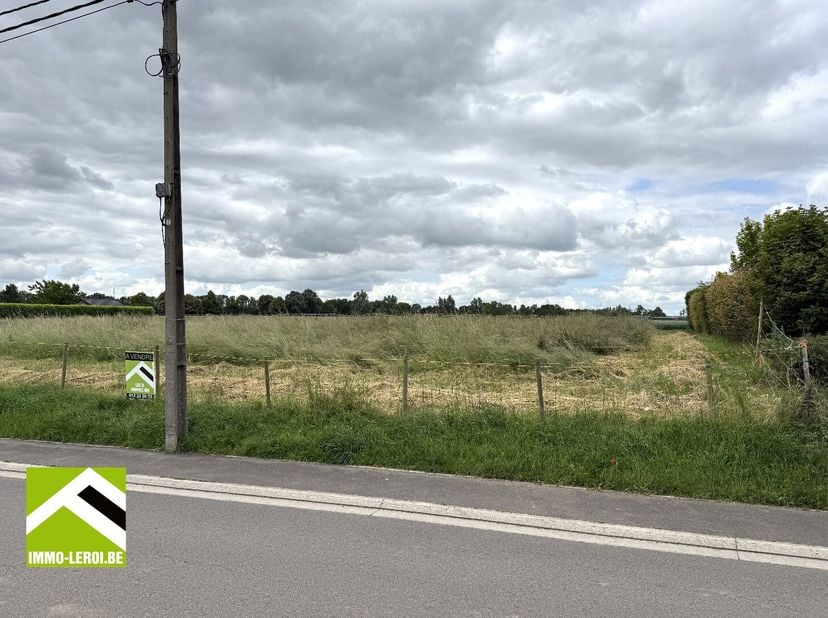Découvrez ce terrain à bâtir directement sur le site de Immo Leroi:https://www.immo-leroi.be/pand/kopen-grond-waremme/7580334<br />
Ce terrain à bâtir