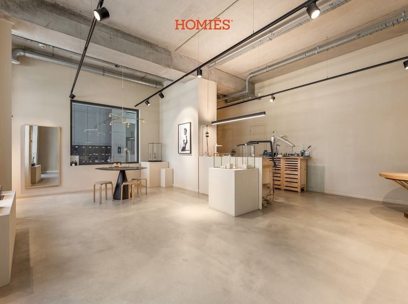 Gelegen op een uitstekende en centrale locatie in Leuven, in de Brusselsestraat 79, bieden wij deze aantrekkelijke commerciële ruimte van circa 53 m²