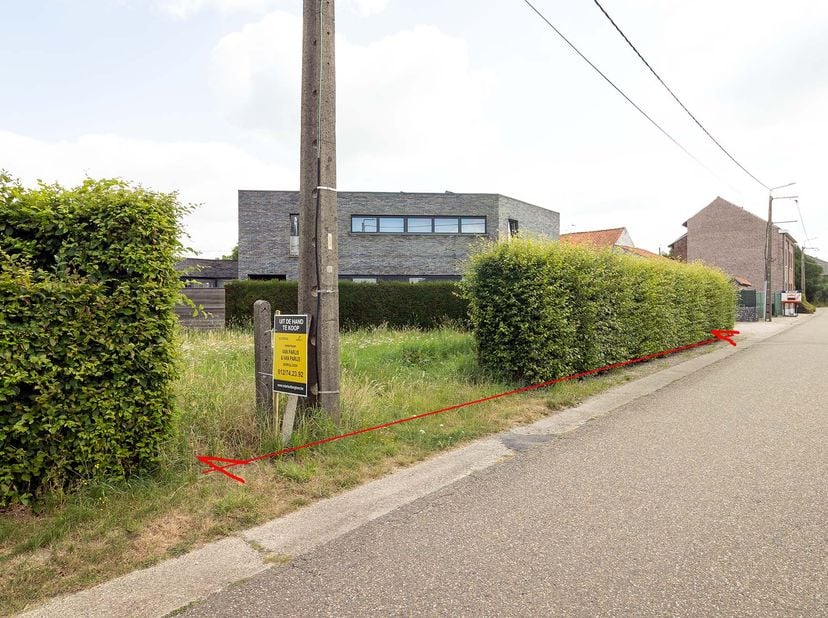 BOUWGROND<br />
<br />
Deze aantrekkelijke bouwgrond is gelegen in het landelijke Hoepertingen, langs de Truierweg, en biedt een ideale combinatie van