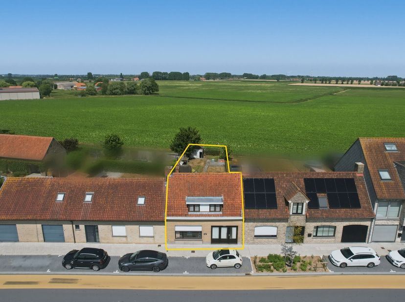 KIJKDAG ZATERDAG 08/08 VAN 14U TOT 17U! (graag vooraf inschrijven) Op te knappen woning met prachtige verzichten op 290m².<br />
Welkom in deze te ren