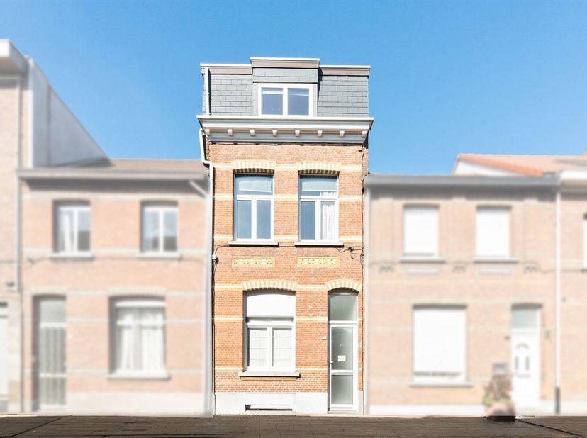 Instapklare energiezuinige eengezinswoning met 4 slaapkamers, 2 badkamers en westgerichte tuin<br />
In het gegeerde Hoboken vind je deze ruime en ene