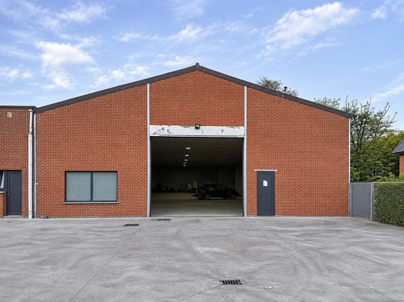 Bien professionnel à louer à Brugsesteenweg 58 boîte b,
                    8740 Pittem