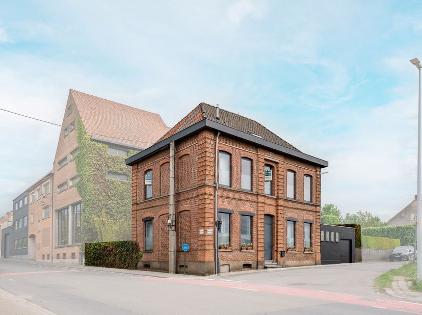 Ben je op zoek naar een karaktervolle en instapklare woning met ruime leefruimtes, een verzorgde tuin en tal van mogelijkheden? Gelegen in de rustige