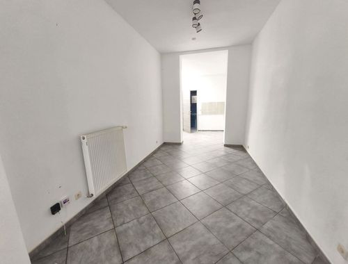                                         Handelszaak te huur in Charleroi, € 1.100
