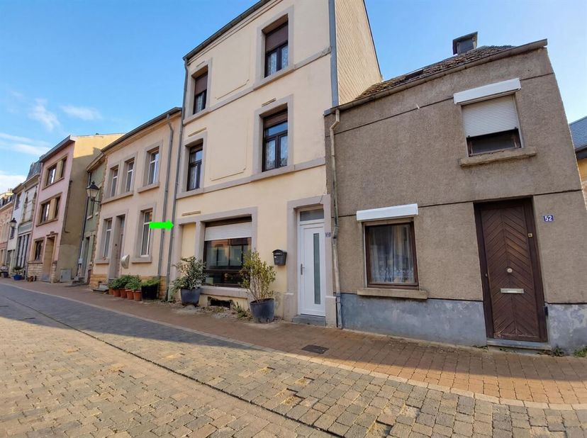 W Immobilière vous propose, en plein coeur du quartier plein de charme du Vieil Arlon, une agréable maison dhabitation deux façades idéalement située,