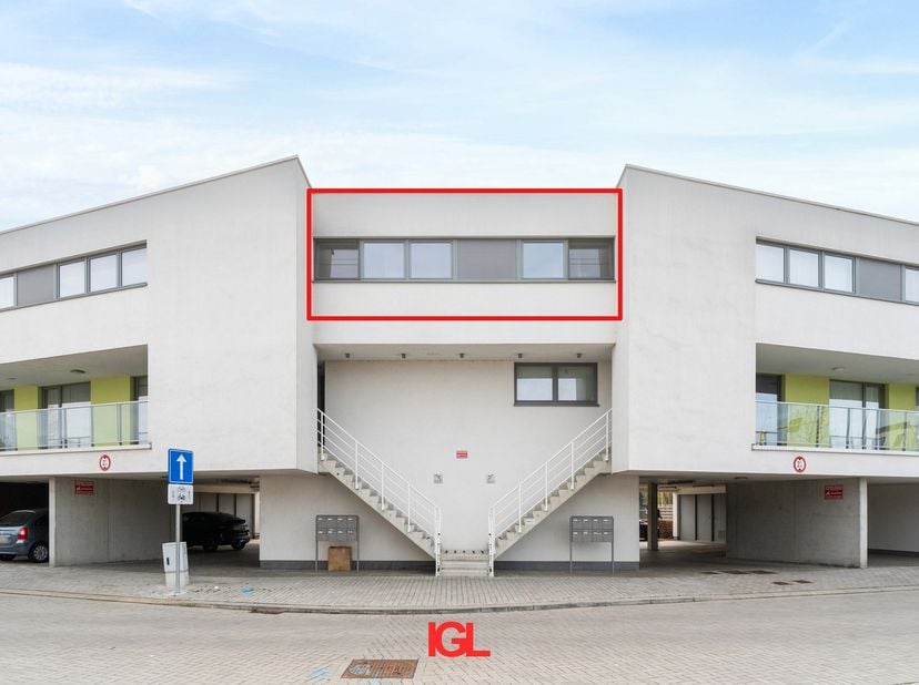 Immo Groot Leeuw stelt u dit aangename 1‑slaapkamerappartement te koop voor, gunstig gelegen nabij de Bergensesteenweg in Sint‑Pieters‑Leeuw. Dankzij