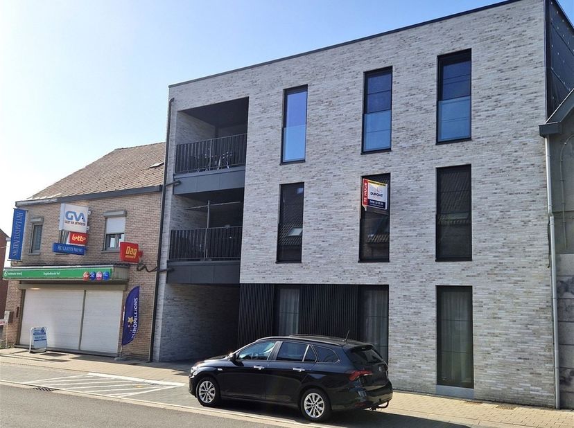 Situé au cœur de Heist-Goor, nous avons le plaisir de vous présenter un appartement neuf de 2 chambres au deuxième étage. L'appartement se trouve dans