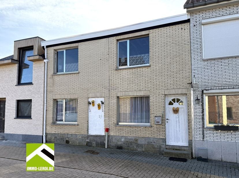 Bekijk dit pand rechtstreeks op de site van Immo Leroi: https://www.immo-leroi.be/pand/kopen-woning-tongeren/7548766.<br />
<br />
Deze eigendom besta