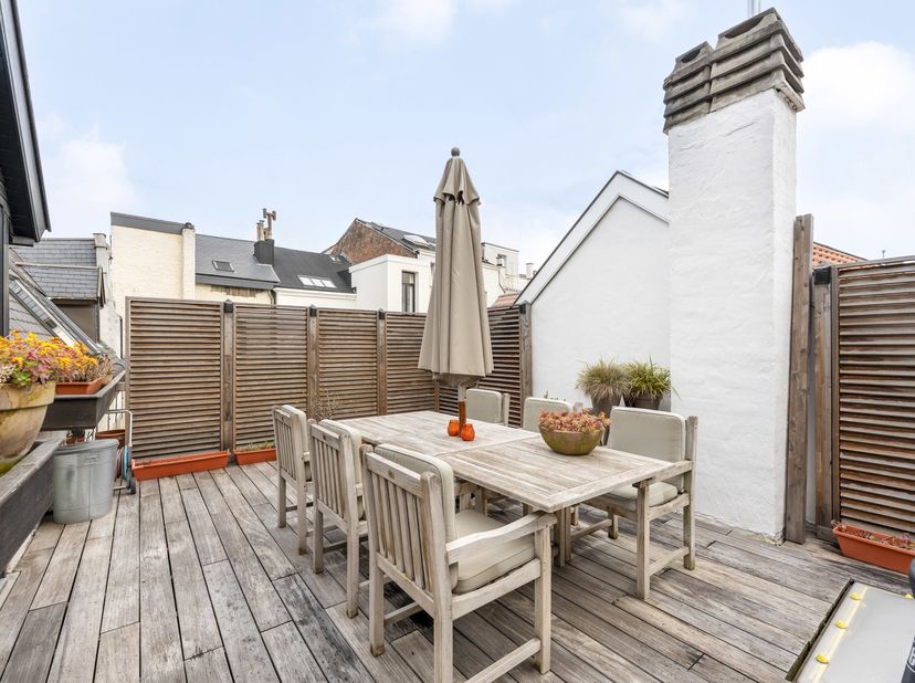 Quares - TREVI Groep presenteert :<br />
Wonen in het hart van Antwerpen met rust, ruimte en karakter? Dit uitzonderlijke duplex appartement in de Lan