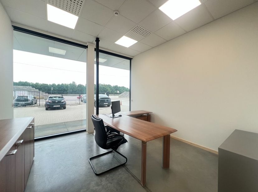 Bien professionnel à louer à Albertkanaalstraat 179,
                    3500 Hasselt