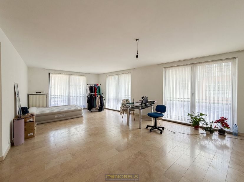 2-SLAAPKAMER APPARTEMENT op TOPLIGGING IN HET CENTRUM van Oudenaarde. Op WANDELAFSTAND van 2 uitersten, enerzijds het MOOIE LIEDTSPARK&amp;nbsp;en anderzi