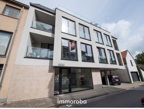                                         Handelszaak te huur in Waregem, € 900
