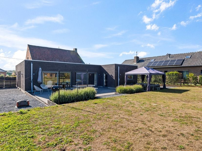 Huis te koop in Vlasrootstraat 37,
                    9190 Stekene