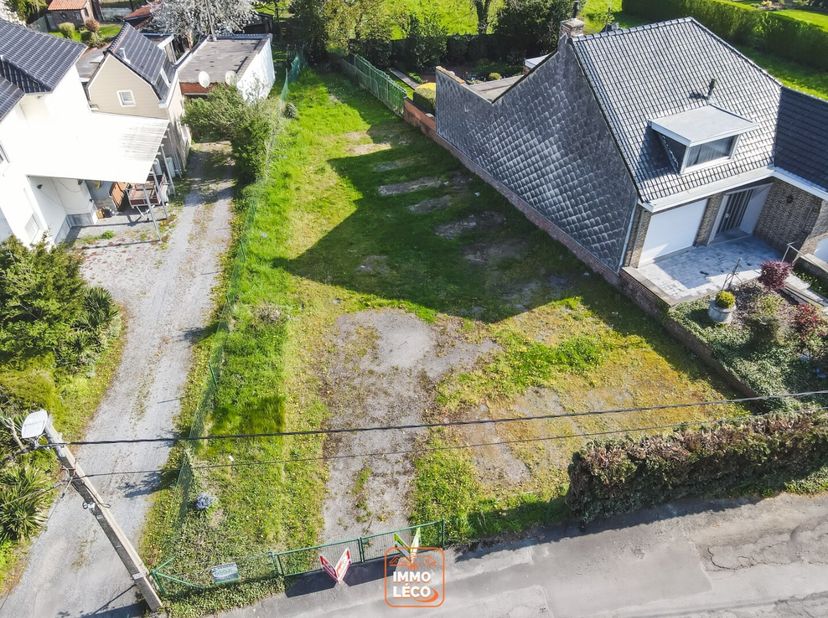 Terrain à bâtir de 465m² pour une construction 3 façades<br />
TOP secteur , dans un clos résidentiel, dans une rue calme proche du centre, des axes r