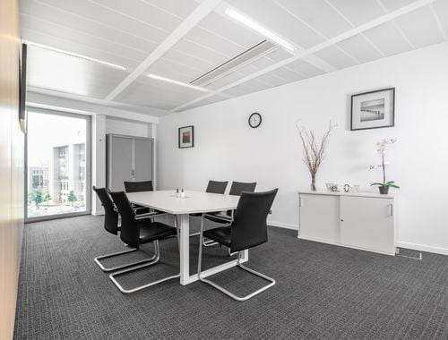                                         Kantoor te huur in Etterbeek, € 5.857
