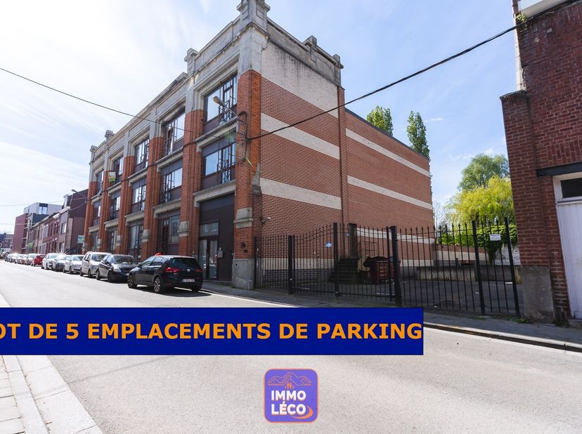 Idéal investisseurs, nous vous proposons à la vente ce lot de 5 emplacements de parking situés au  sous-sol d'une résidence, sécurisés par un portail