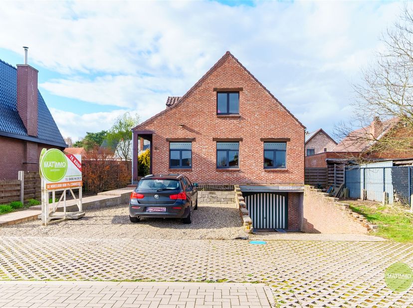 Rustig gelegen, landelijke woning met 3 slaapkamers te Balen<br />
<br />
Welkom in deze karaktervolle woning gelegen in een doodlopende straat in B