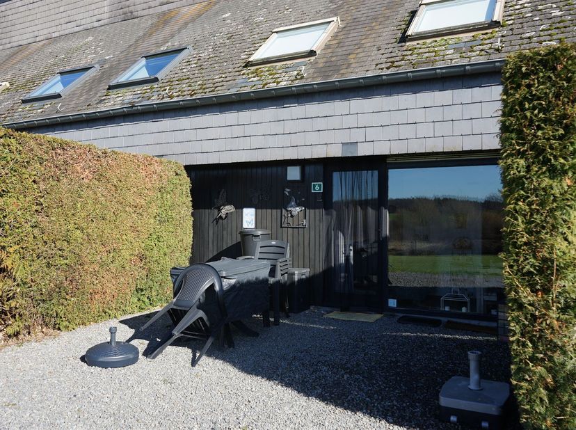 Un appartement au rez-de-chaussée dans le domaine de l’Espinette.<br />
La maison de vacances est agréablement située juste en dehors du village de N