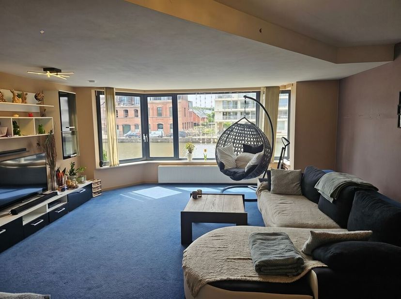 Ontdek dit verzorgd en lichtrijk appartement met 2 slaapkamers en garage, ideaal gelegen aan de Groene Laan 2 bus 101 te Willebroek. Het appartement b