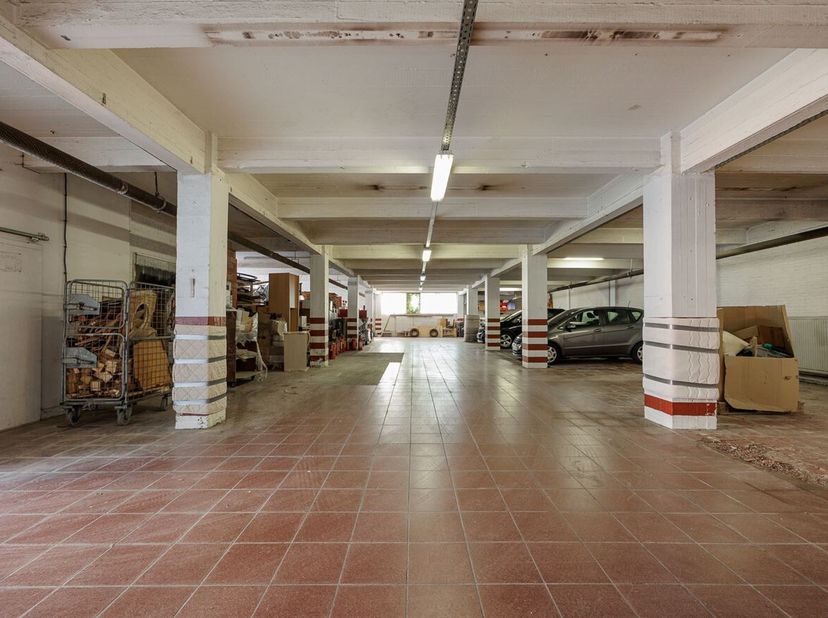 Bien professionnel à vendre
                    à 9100 Sint-Niklaas