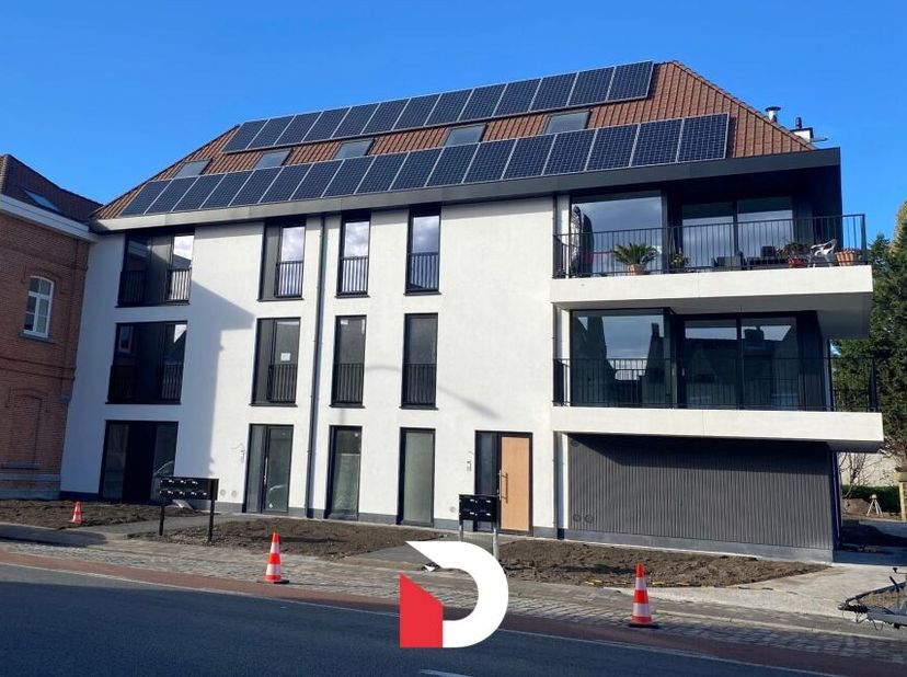 Ontdek deze ondergrondse garagebox in het recente complex aan de Dudzeelse Steenweg 127 te Brugge. De box is voorzien van elektriciteit en verlichting