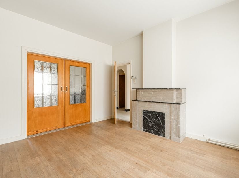 Op een absolute toplocatie in het centrum van Pelt, vinden we deze charmante stadswoning terug aan de Bemvaartstraat 4. Winkels, scholen, horeca en op