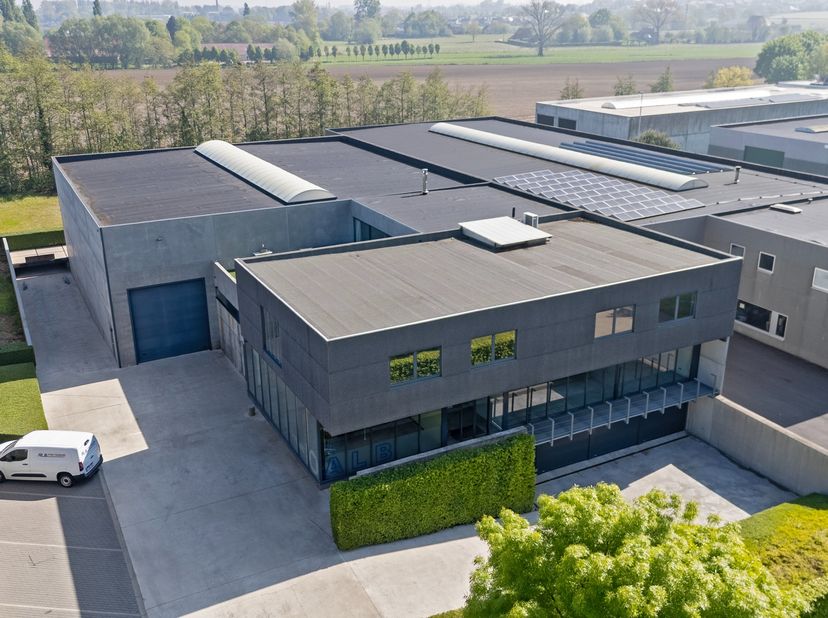 Bien professionnel à vendre à Esserstraat 15,
                    8550 Zwevegem