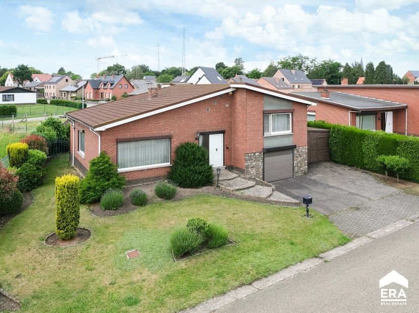 Ruime split-levelwoning op toplocatie nabij het centrum van Zolder.Op een uitstekende locatie, vlak bij het centrum van Zolder, vindt u deze degelijk