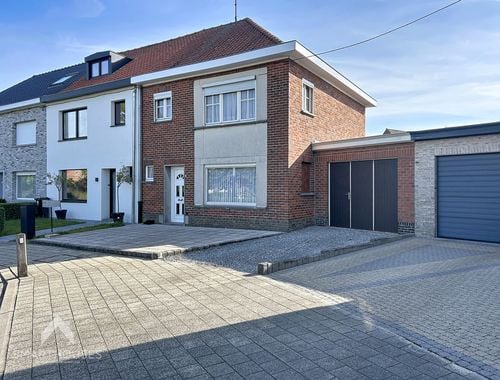                                         Maison à vendre à Harelbeke, € 199.000
