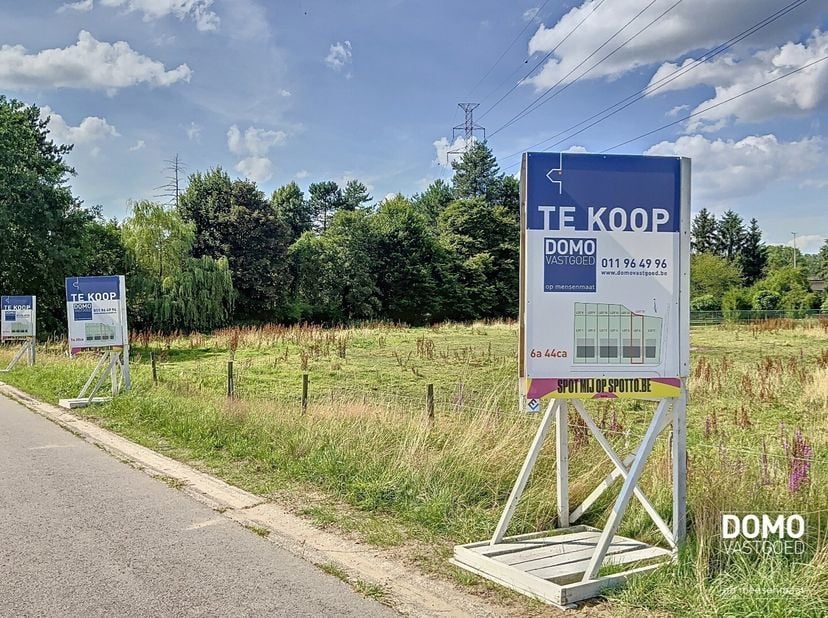 Heeft u interesse? Bekijk deze bouwgrond op onze website http://www.domovastgoed.be of contacteer ons op het nummer 011/96.49.96<br />
Deze prachtige