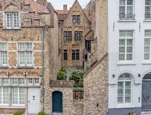                                         Herenhuis te koop in Brugge, € 560.000
