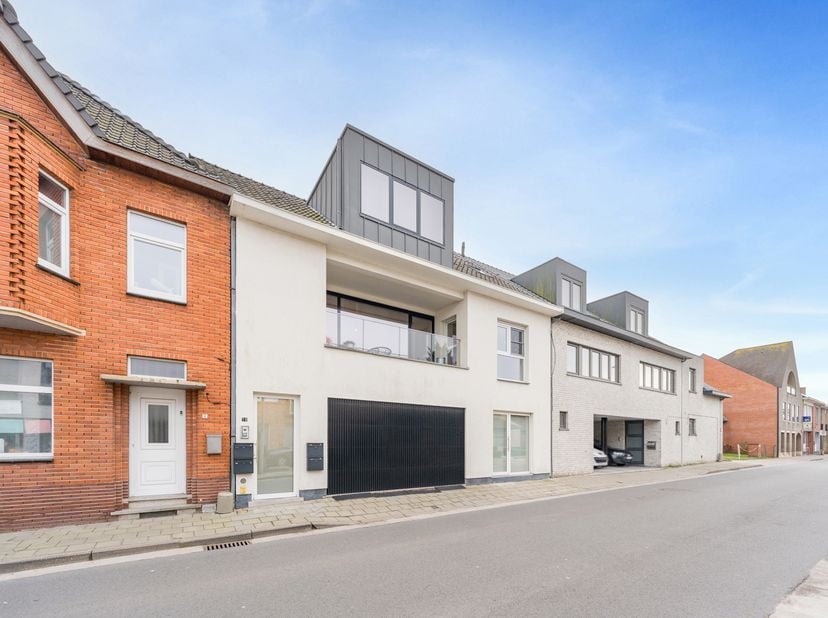 Dit energiezuinige (EPC A) appartement is gelegen op wandelafstand van de markt van Oedelem. U bevindt zich er vlakbij winkels, bushalte, lagere schoo