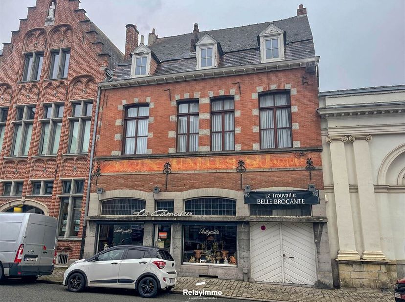 Voormalige 18e-eeuwse herberg die momenteel wordt gebruikt als bedrijf en woning - 537 m2 woonruimte - Uitstekende commerciële locatie! Dicht bij alle