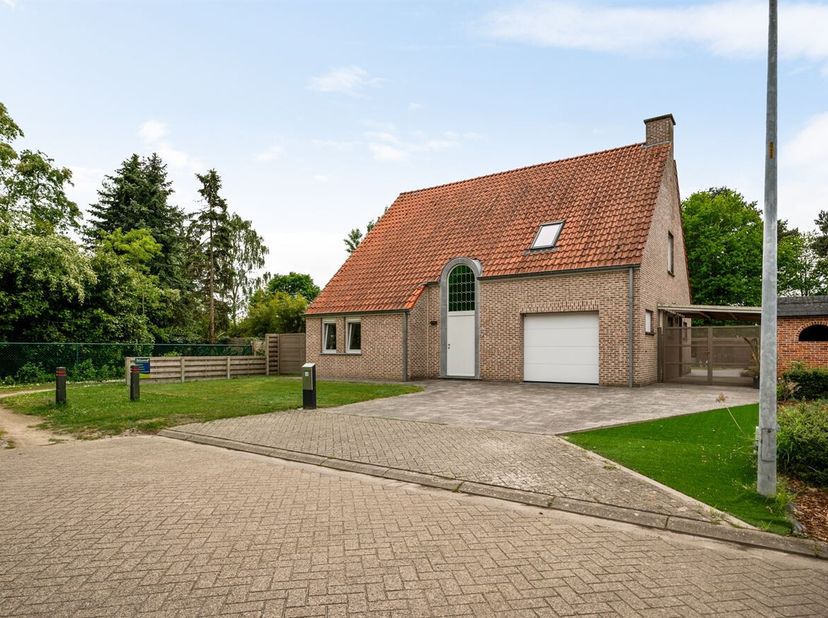 Ruime instapklare woning met hernieuwbare energie op ca. 820m²<br />
Rustig gelegen te Zoerle-Parwijs met alle faciliteiten in de directe omgeving. Te