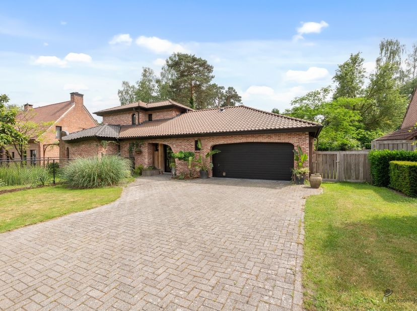 Villa espagnole exclusive avec piscine et pool house à Halle-Zoersel<br />
<br />
<br />
Dans une rue calme et résidentielle de Halle-Zoersel se trou
