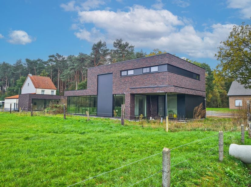 Bij ImmoFusion 7/7 “open huis” : klik op onze 3D-TOUR.<br />
Ervaar vastgoed alsof je er zelf doorloopt!<br />
Stap binnen in deze stijlvolle moderne