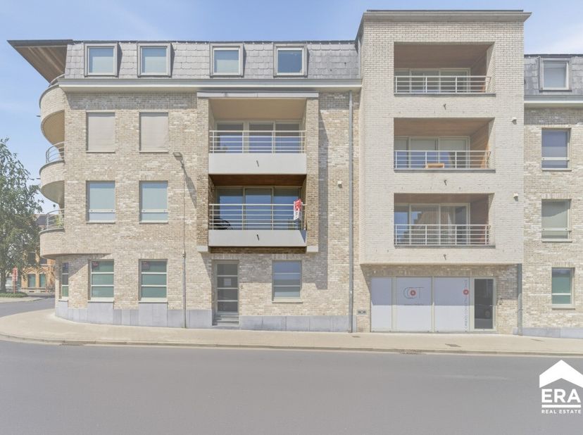 Recent appartement met 1 slpk, 2 terrassen (en garage) in het centrum van Ieper.Op zoek naar comfortabel wonen in het centrum van Ieper? Dit verzorgd