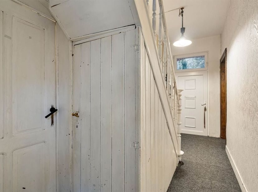Journée portes ouvertes le samedi 14/03 de 15h30 à 16h30<br />
Maison à rénover dans un cul-de-sac<br />
Situation :<br />
La maison est située à la R