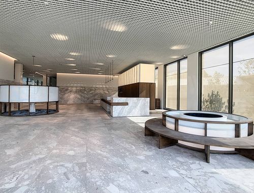                                         Bureaux à louer à Kortrijk, € 2.000
