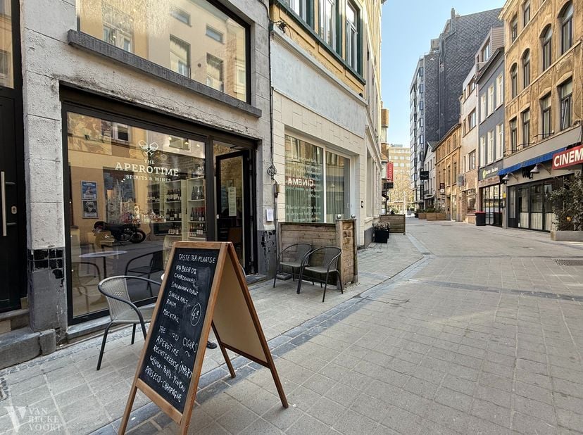 Bedrijfsvastgoed te huur in Madridstraat 13,
                    8400 Oostende