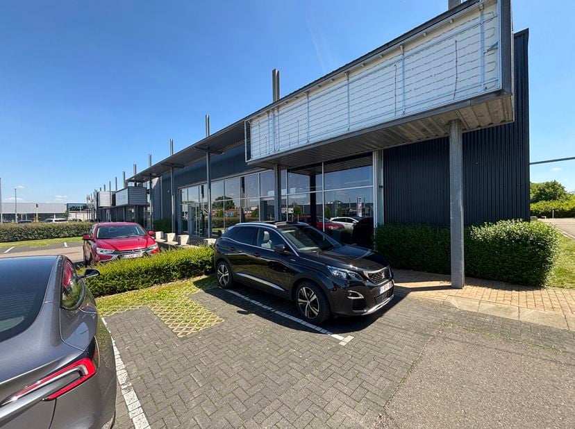 Instapklare winkelruimte van ca. 1.296 m² te huur in retailpark T-Forum in Tongeren.<br />
<br />
Dit handelspand bevindt zich in één van de belangrij