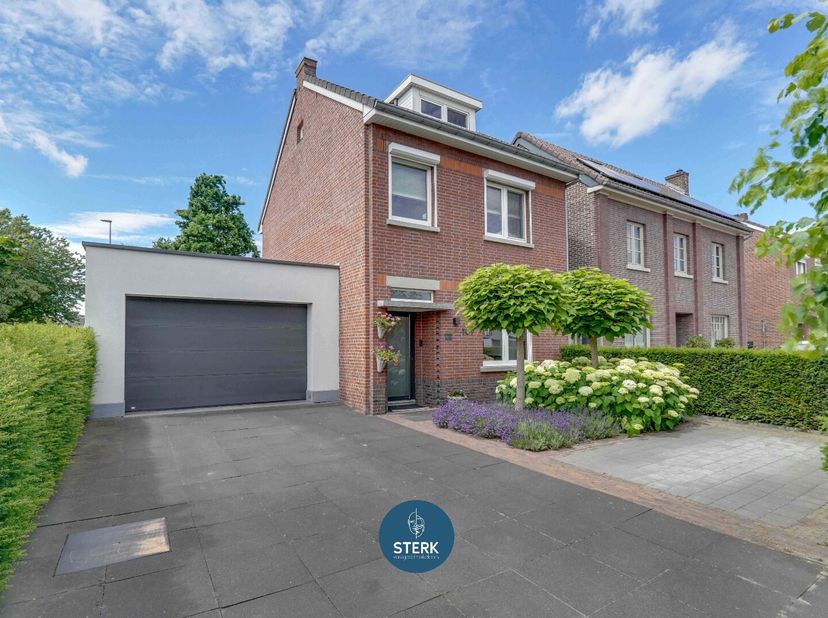 INSTAPKLARE WONING MET EPC LABEL B OP EEN STEENWORP VAN MAASTRICHT !<br />
We vinden deze open bebouwing met een bewoonbare oppervlakte van 215 m² ter